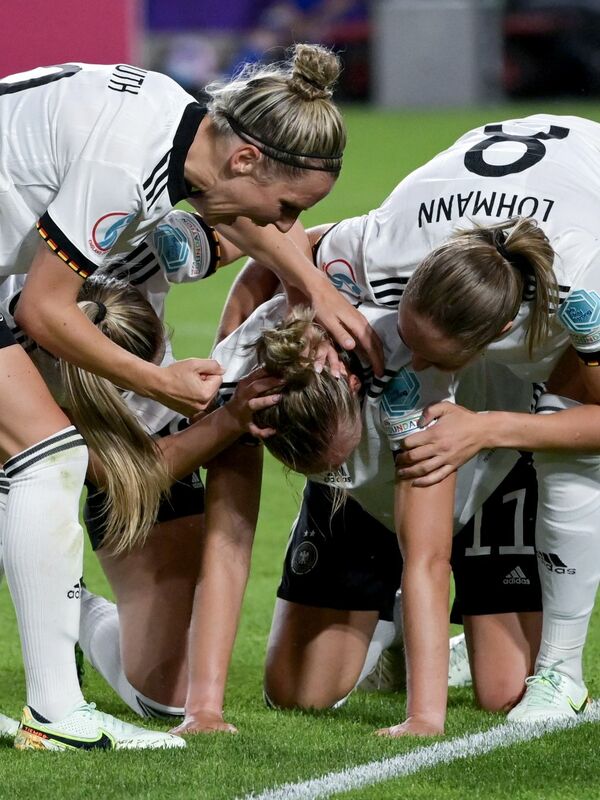 Alexandra Popp Holt Mit Den Dfb Frauen Olympia Gold