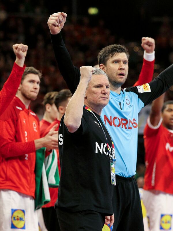 Im Skandinavien Duell wird Handball Weltmeister Dänemark durch