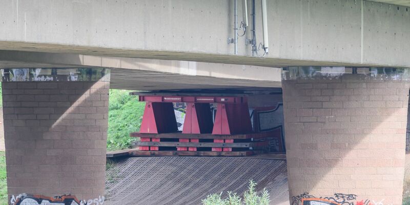 Ein Teil der eingestürzten Dresdner Elbbrücke soll wegen