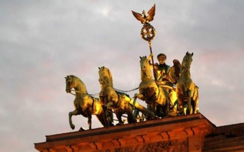 Brandenburger Tor Figuren - Foto: Fotolia.com / Tobias Machhaus