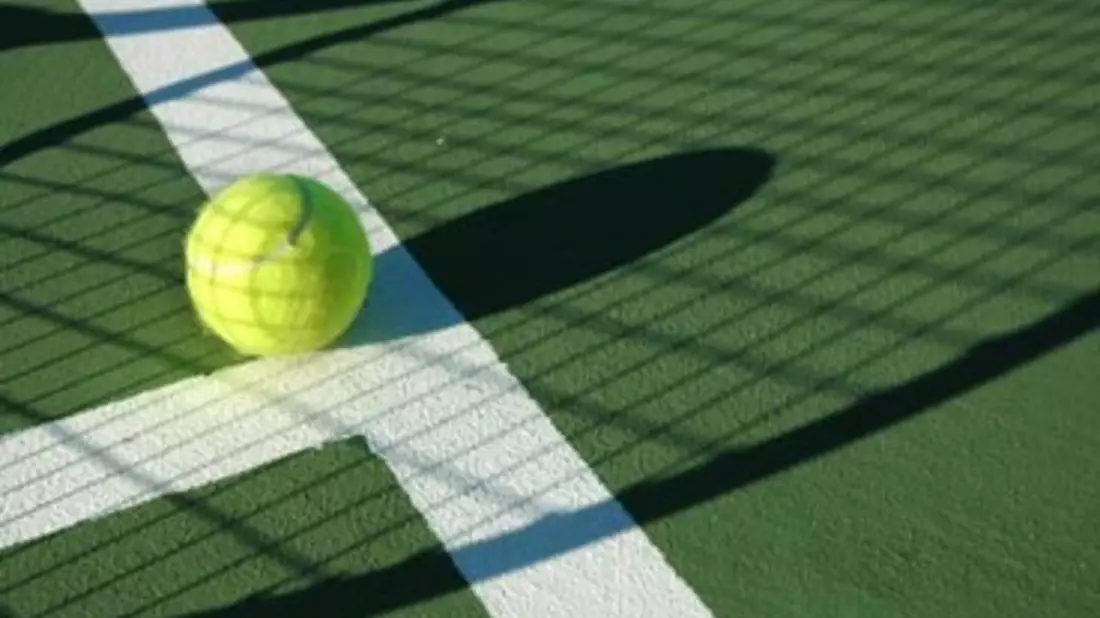 Tennisball - Bild: Fotolia.com / Johnny Lye