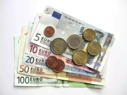 Geld - Foto: Fotolia.com / fuxart