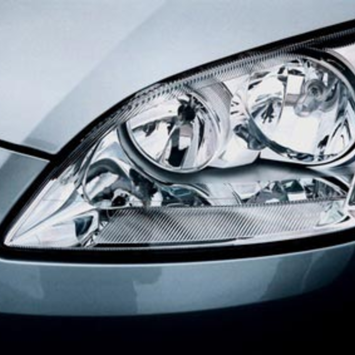 Auto Scheinwerfer - Foto: Fotolia.com / Sergey Chekh