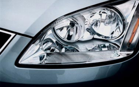 Auto Scheinwerfer - Foto: Fotolia.com / Sergey Chekh