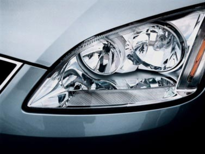Auto Scheinwerfer - Foto: Fotolia.com / Sergey Chekh