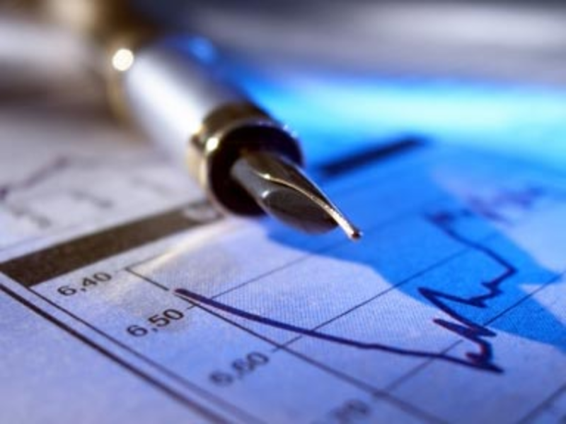 Statistik und Kuli - Foto: iStockphoto.com / shulz