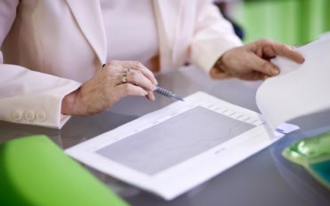 Unterlagen - Foto: iStockphoto.com / Nikada