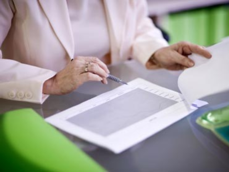 Unterlagen - Foto: iStockphoto.com / Nikada