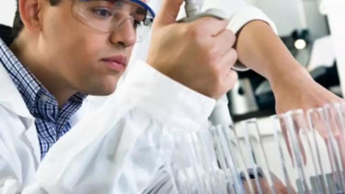 wissenschaftliches Labor - Bild: iStockphoto.com / LajosRepasi