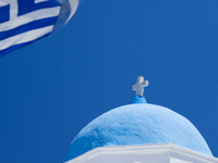 Flagge Griechenlands und Kirche - Foto: iStockphoto.com / mbbirdy