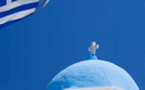 Flagge Griechenlands und Kirche - Foto: iStockphoto.com / mbbirdy