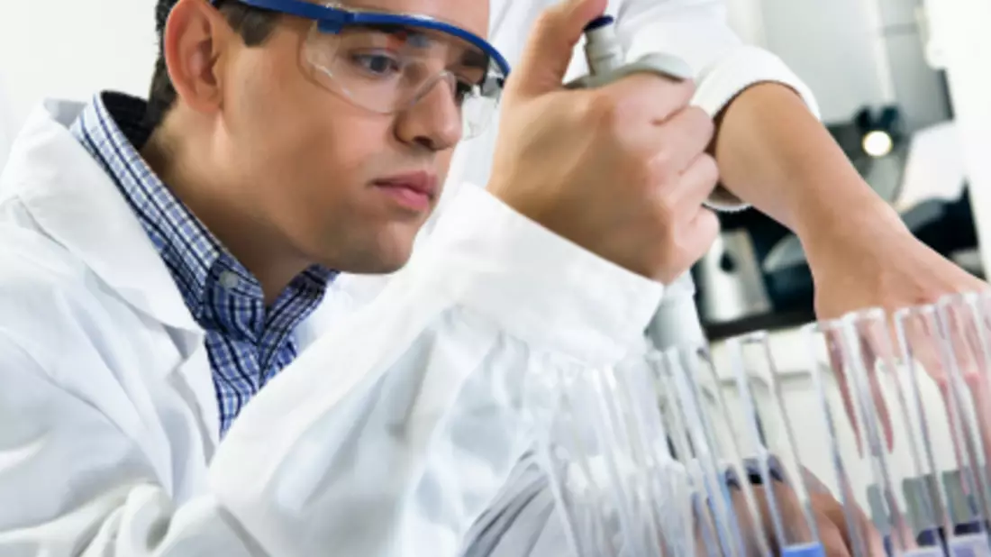 Genlabor - Bild: iStockphoto.com / LajosRepasi