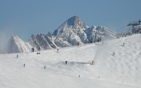 Im Winter strömen Ski- und Snowboardfahrer in die Berge - Foto: pixabay.com © Hans (CC0 1.0)