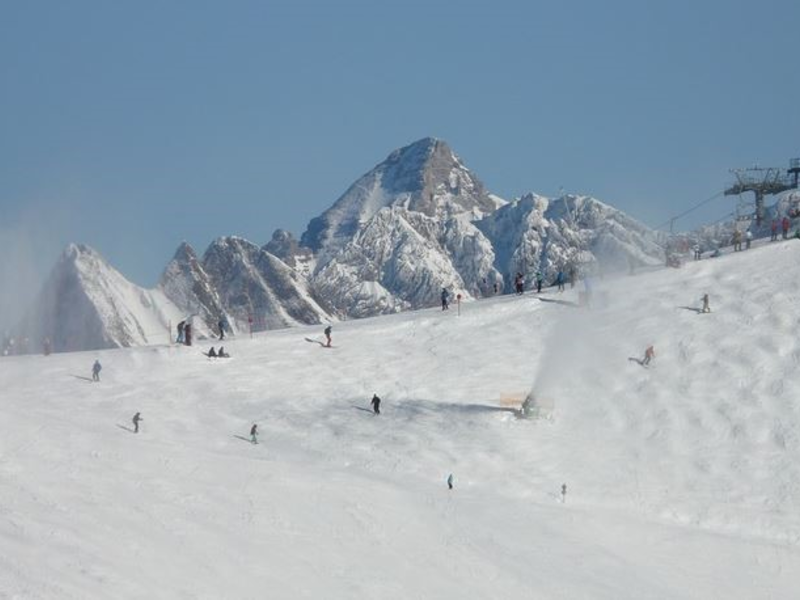 Im Winter strömen Ski- und Snowboardfahrer in die Berge - Foto: pixabay.com © Hans (CC0 1.0)