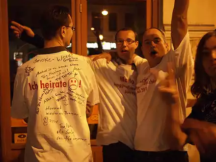 Lustige T-Shirts gehören zum Jungesellenabschied - Foto: Bandyshirt.com