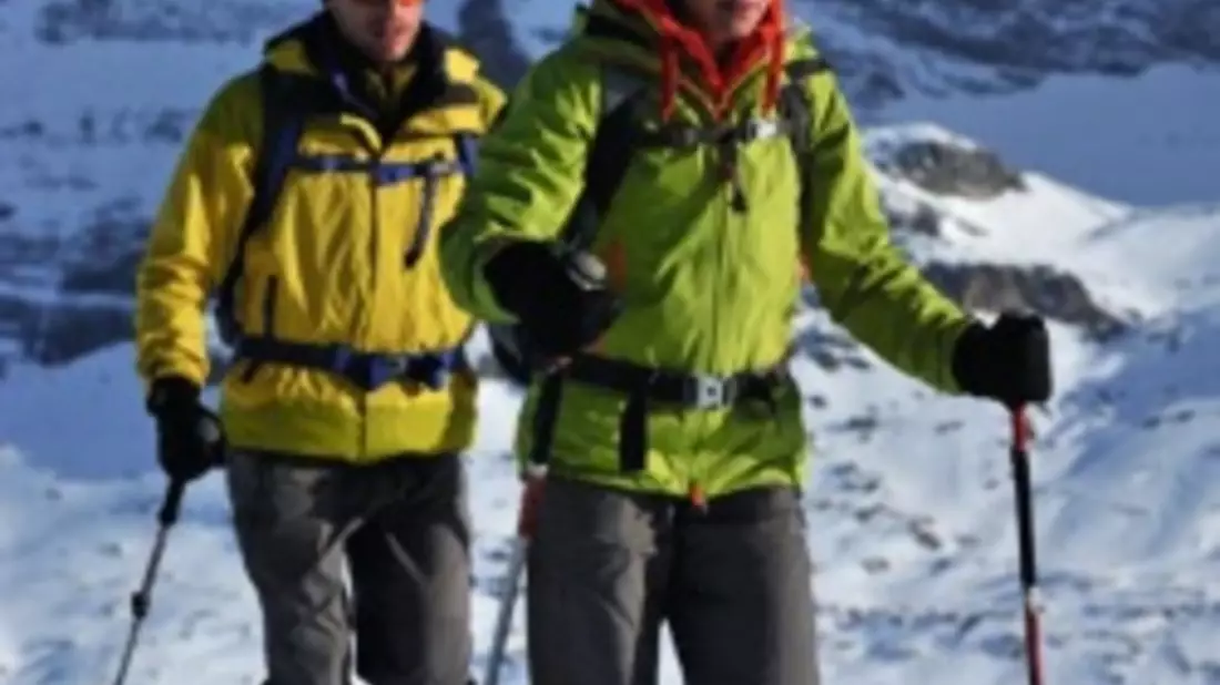 Passende Kleidung beim Outdoor-SPassende Kleidung beim Outdoor-Sport, Skiwandern, Skilaufport - Bild: campz.ch