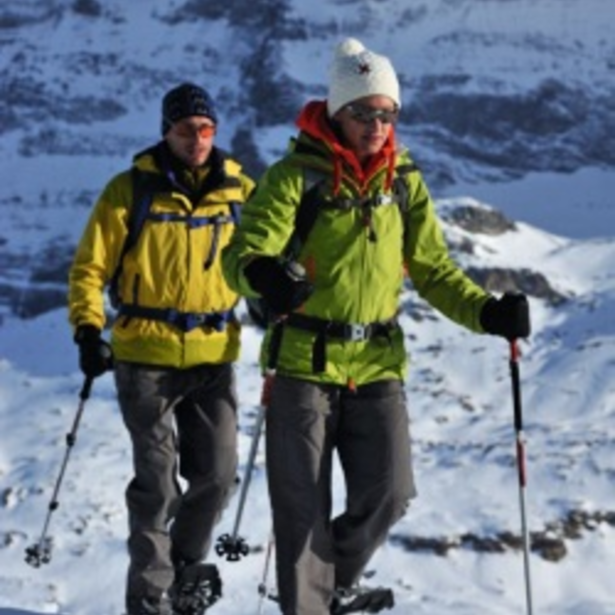 Passende Kleidung beim Outdoor-SPassende Kleidung beim Outdoor-Sport, Skiwandern, Skilaufport - Foto: campz.ch