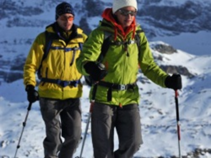 Passende Kleidung beim Outdoor-SPassende Kleidung beim Outdoor-Sport, Skiwandern, Skilaufport - Foto: campz.ch