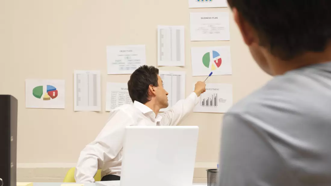 Ein gut informiertes Unternehmen kann sich den Kunden professionell präsentieren  - Bild: Flickr.com © Victor1558 (CC BY 2.0)).