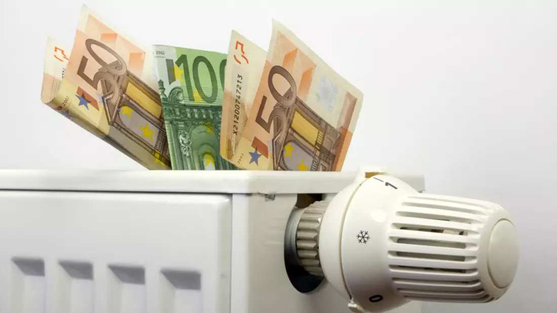 Durch Thermostate an den Heizungen wird Energie gespart - Dies bedeutet eine Kostenersparnis für den Verbraucher und den Schutz der Umwelt - Bild: © abcmedia – Fotolia.com