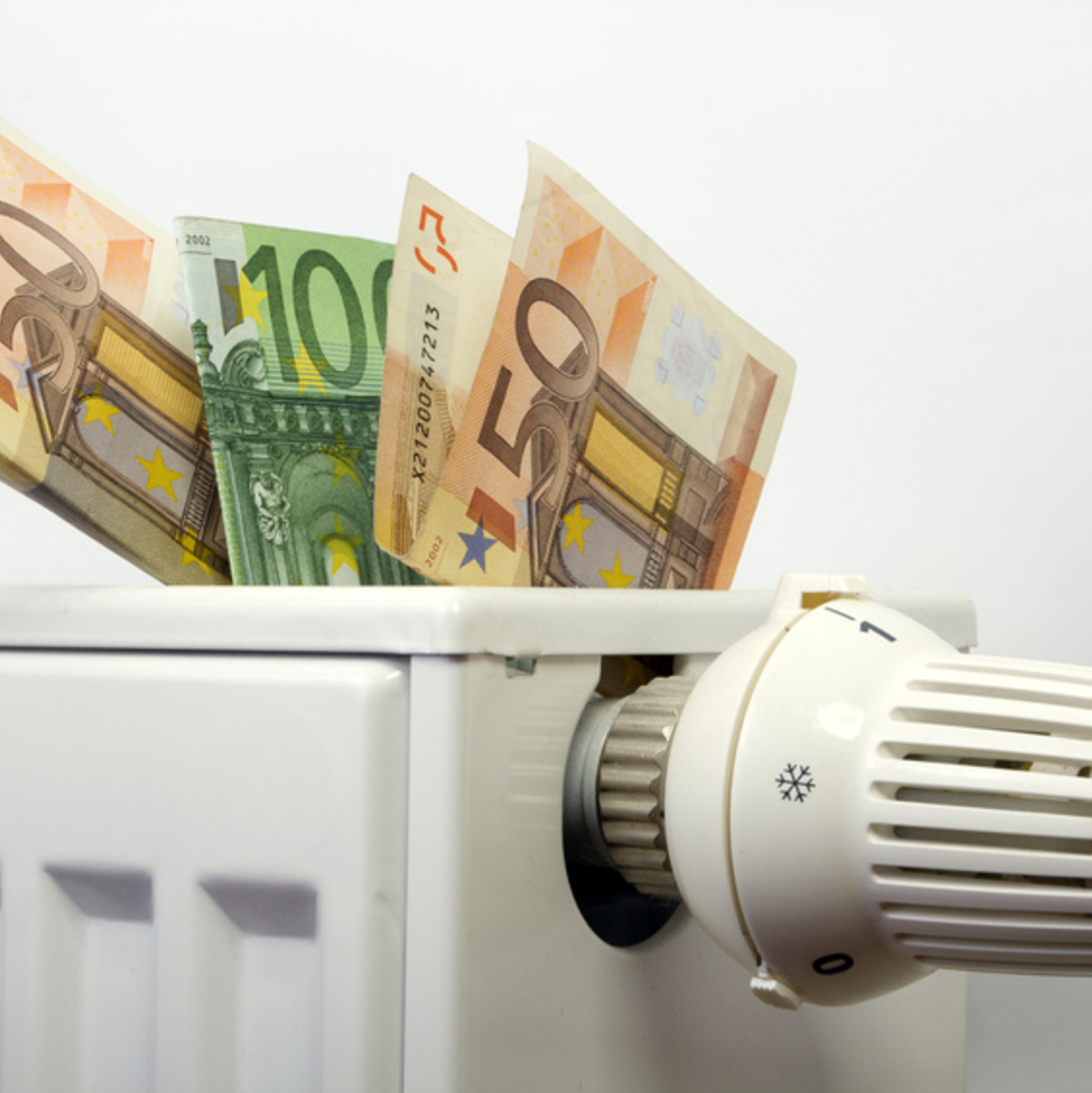 Durch Thermostate an den Heizungen wird Energie gespart - Dies bedeutet eine Kostenersparnis für den Verbraucher und den Schutz der Umwelt - Foto: © abcmedia – Fotolia.com