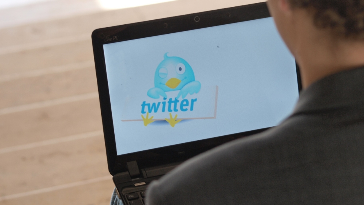 Twitter-Nutzer an einem Computer - Foto: über dts Nachrichtenagentur