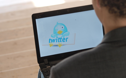 Twitter-Nutzer an einem Computer - Foto: über dts Nachrichtenagentur