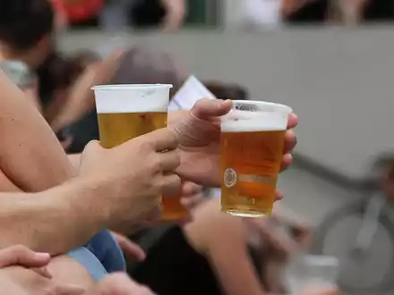 Biertrinker (Archiv) - Foto: über dts Nachrichtenagentur