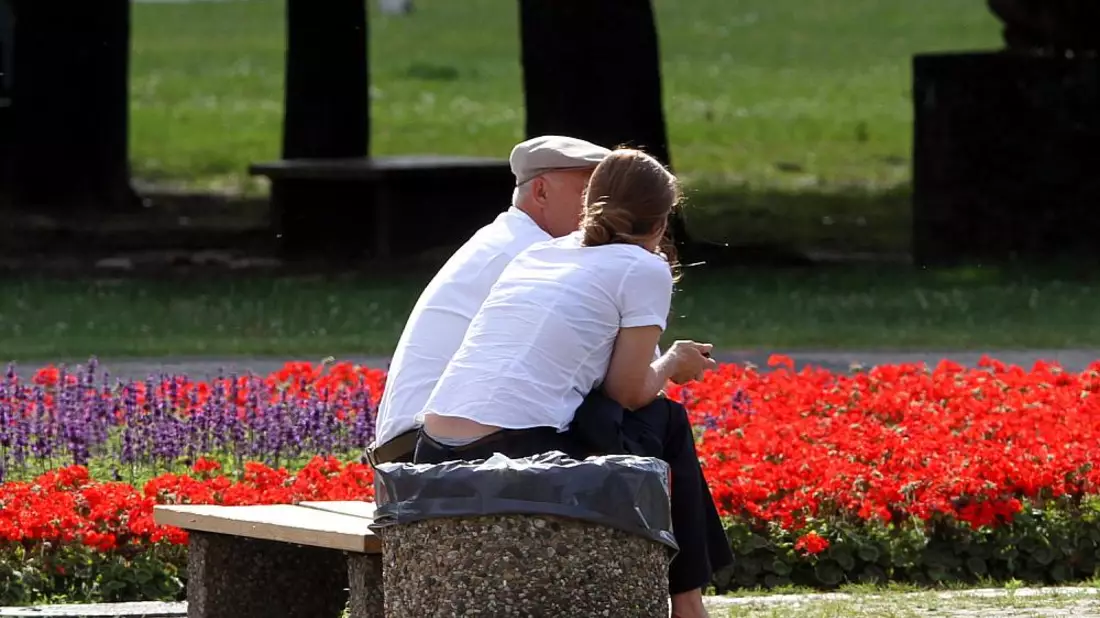 Alter Mann und junge Frau (Archiv) - Bild: über dts Nachrichtenagentur