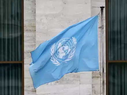 Fahne vor den Vereinten Nationen (UN) (Archiv) - Foto: über dts Nachrichtenagentur