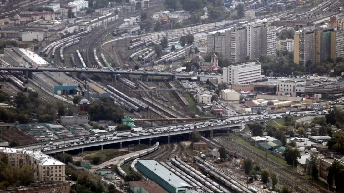 StraÃŸenverkehr und Zugverkehr in Moskau (Russland) - Bild: über dts Nachrichtenagentur