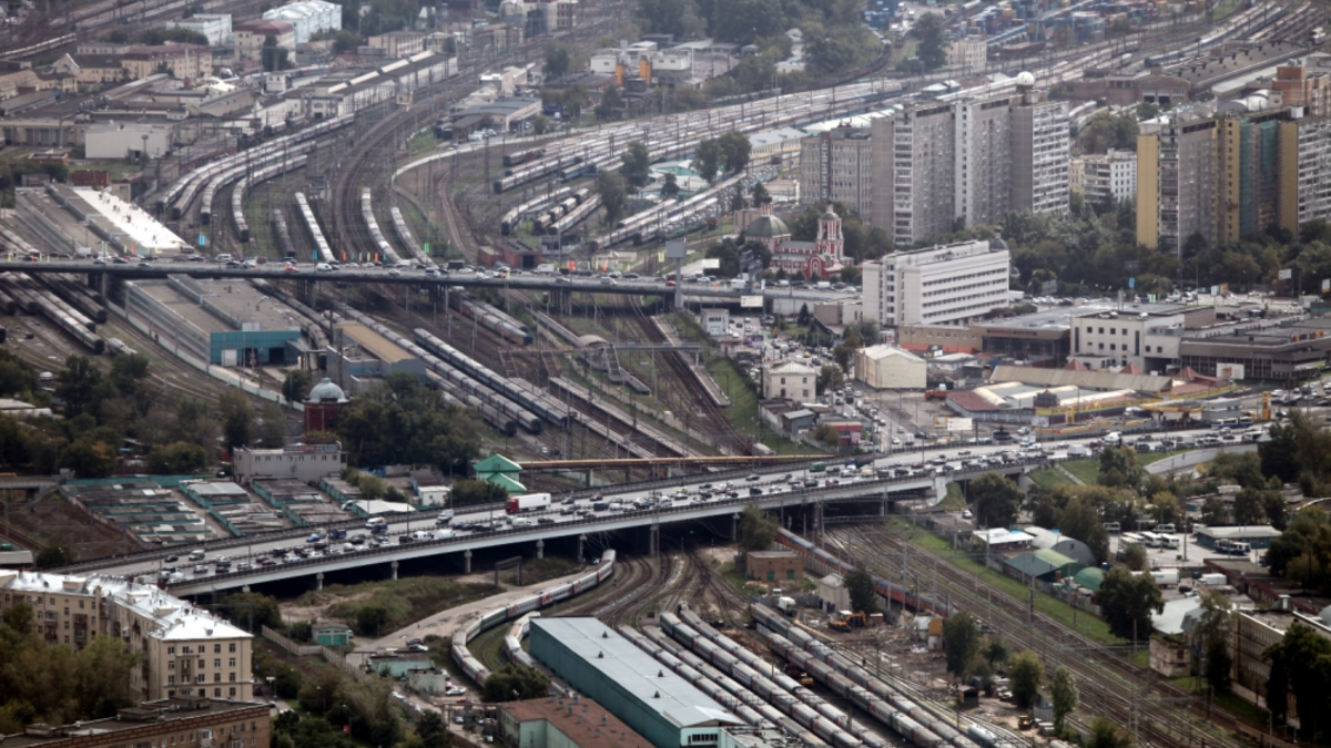 StraÃŸenverkehr und Zugverkehr in Moskau (Russland) - Foto: über dts Nachrichtenagentur