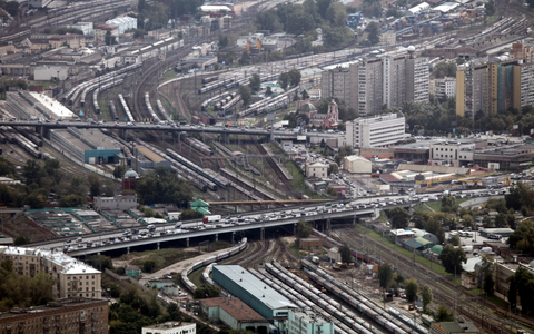 StraÃŸenverkehr und Zugverkehr in Moskau (Russland) - Foto: über dts Nachrichtenagentur