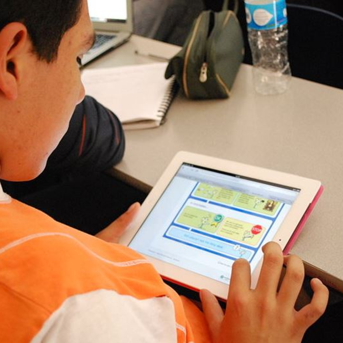 Im Internet Englisch lernen - Foto: commons.wikimedia.org © Thelmadatter  (CC BY-SA 3.0)