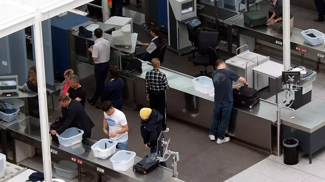 Sicherheitskontrolle am Flughafen - Bild: über dts Nachrichtenagentur