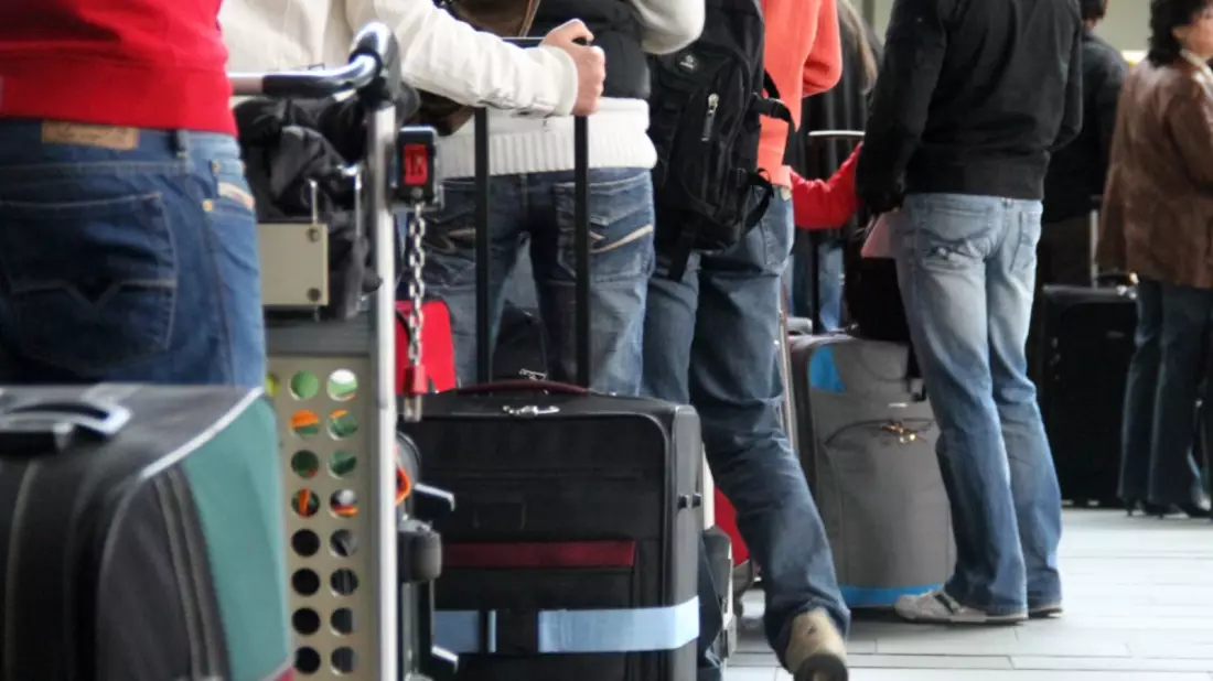 Touristen beim Check-in am Flughafen - Bild: über dts Nachrichtenagentur