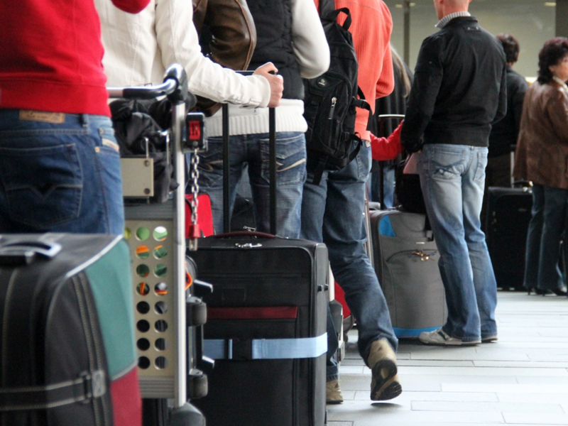 Touristen beim Check-in am Flughafen - Foto: über dts Nachrichtenagentur