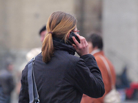 Frau mit Telefon - Foto: über dts Nachrichtenagentur
