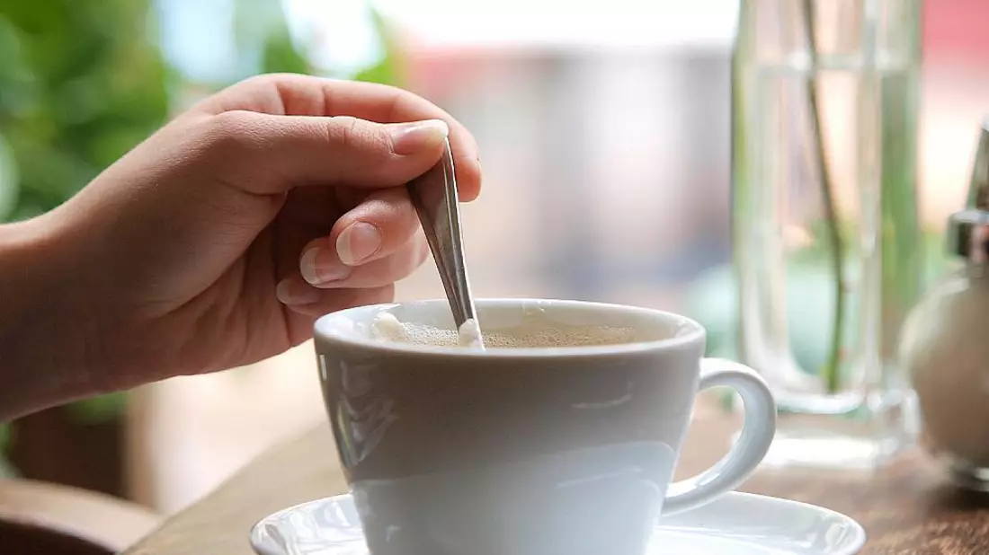 Eine Tasse Kaffee in einem Café (Archiv) - Bild: über dts Nachrichtenagentur