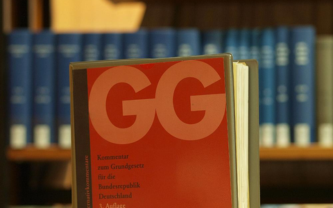 Ausgabe des Grundgesetzes in einer Bibliothek (Archiv) - Foto: über dts Nachrichtenagentur
