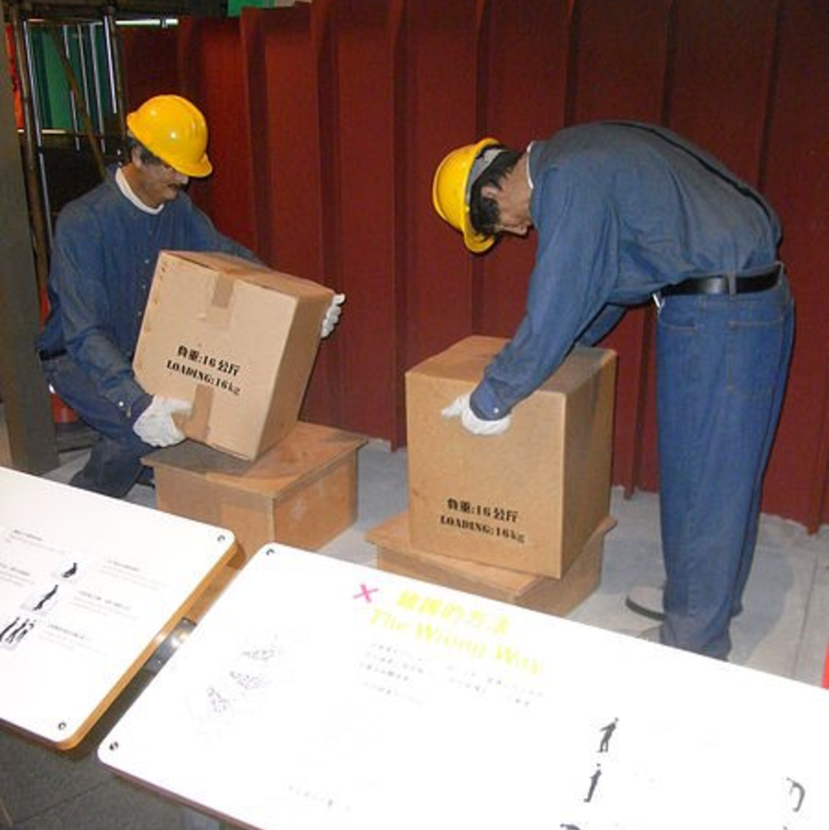 Auch bei vermeintlichen simplen Arbeiten macht sich Arbeitsschutz bezahlt - Foto: Commons.wikimedia.org © Denelson83 (CC BY-SA 3.0)