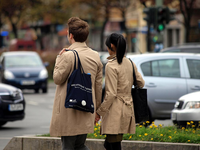 Junges Pärchen mit Einkaufstaschen (Archiv) - Foto: über dts Nachrichtenagentur