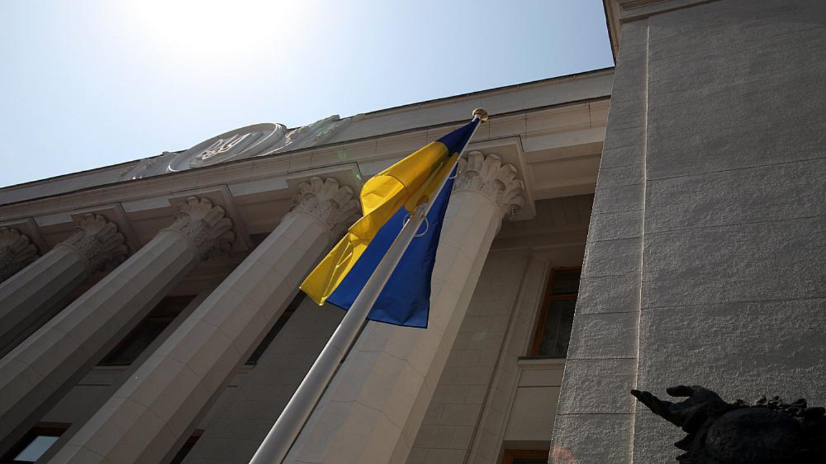 Ukrainische Flagge vor dem Parlament in Kiew (Archiv) - Foto: über dts Nachrichtenagentur