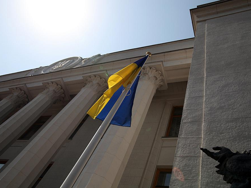 Ukrainische Flagge vor dem Parlament in Kiew (Archiv) - Foto: über dts Nachrichtenagentur