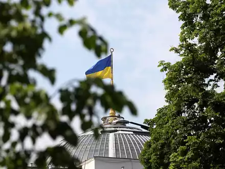 Ukrainische Flagge auf dem Parlament in Kiew (Archiv) - Foto: über dts Nachrichtenagentur
