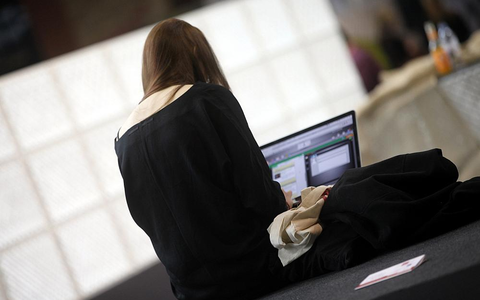 Computer-Nutzerin (Archiv) - Foto: über dts Nachrichtenagentur