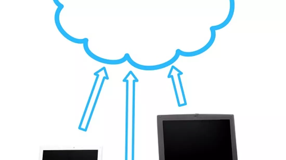 Mit der Cloud ist es möglich, auch von unterwegs auf die eigenen Dateien zuzugreifen - Bild: pixabay.com © PublicDomainPictures (CC0 1.0)