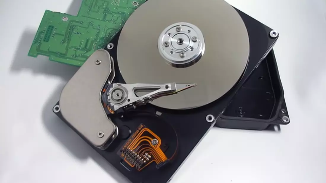 Falls die Computerfestplatte kaputt geht, ist es gut, wenn sich die wichtigen Daten auf einem ausgelagerten Home-Server befinden. - Bild: pixabay.com © jinliangyang (CC0 1.0)