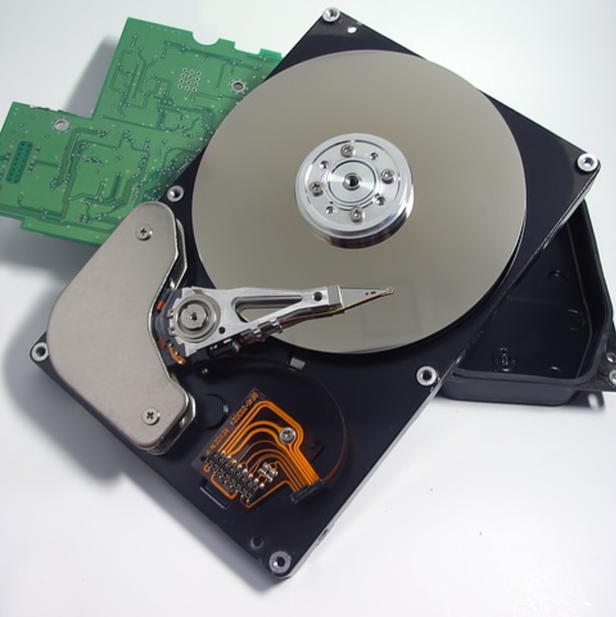 Falls die Computerfestplatte kaputt geht, ist es gut, wenn sich die wichtigen Daten auf einem ausgelagerten Home-Server befinden. - Foto: pixabay.com © jinliangyang (CC0 1.0)