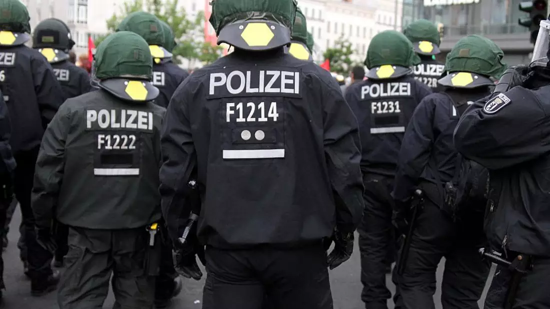 Polizei bei einer Demo (Archiv) - Bild: über dts Nachrichtenagentur